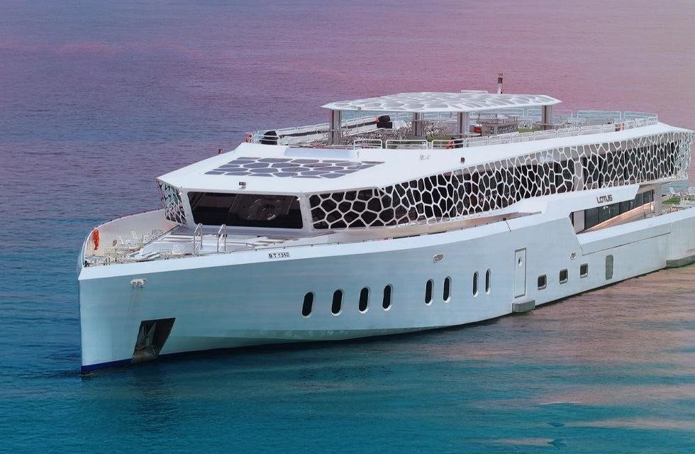 Dine & Cruise In Dubai Marina